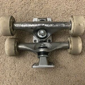 Skateboarding trucks/wheels